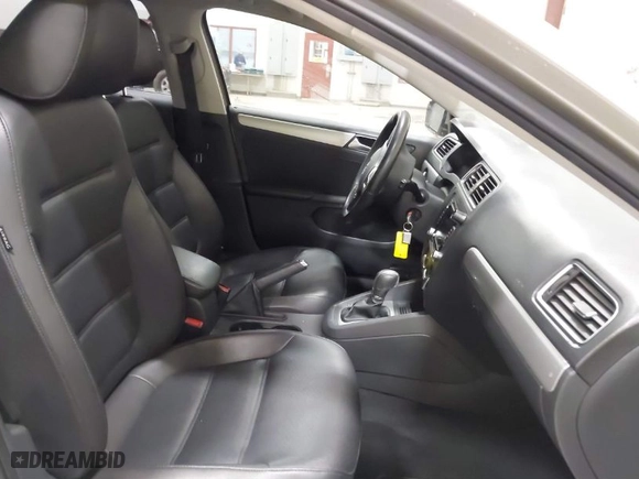 2014 Volkswagen Jetta Sedan SE with VIN 3VWD17AJ9EM241667, listed as a IAAI auction lot 41657090 with 114,641 mi miles. Bid and sale history available at carsss.com. Image 5.