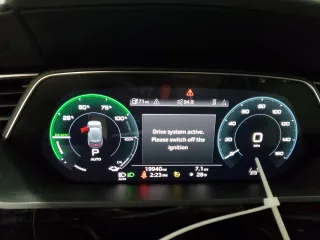 2021 Audi e-tron Premium Plus с VIN WA1LAAGE9MB003971, выставлен на аукционе Copart как лот 45421695 с пробегом 19 940 миль миль и Списание • Salvage title. История ставок и продаж доступна на DreamBid. Изображение 9.