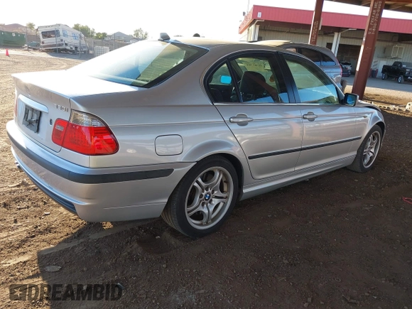 2005 BMW 3 Series 330i with VIN WBAEV53475KM43130, listed as a IAAI auction lot 41361364 with 152,382 mi miles. Bid and sale history available at carsss.com. Image 4.