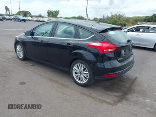 2017 Ford Focus Titanium z VIN 1FADP3N24HL326330, wystawiony jako IAAI lot #42594927 z przebiegiem 54 727 mil mil oraz . Historia ofert i sprzedaży dostępna na DreamBid. Obrazek 3.