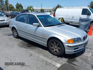 2001 BMW 3 Series 325i z VIN WBAAV33411FU88716, wystawiony jako IAAI lot #42522248 z przebiegiem 154 194 mil mil oraz . Historia ofert i sprzedaży dostępna na DreamBid. Obrazek 1.