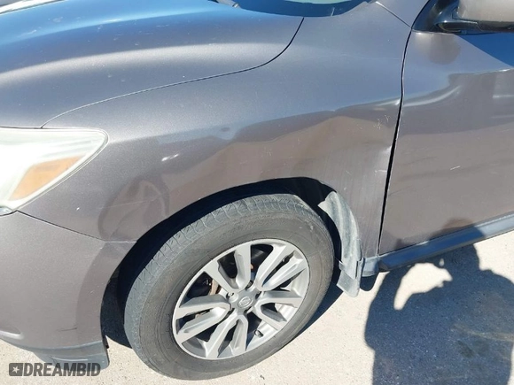 2013 Nissan Pathfinder Platinum with VIN 5N1AR2MNXDC678198, listed as a IAAI auction lot 41647304 with 196,601 mi miles. Bid and sale history available at carsss.com. Image 6.