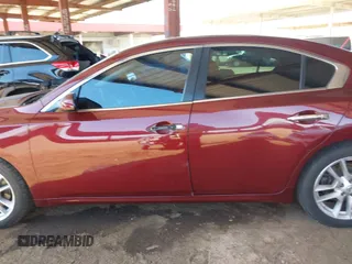 2013 Nissan Maxima SV z VIN 1N4AA5AP2DC822898, wystawiony jako IAAI lot #41992491 z przebiegiem 152 328 mil mil oraz . Historia ofert i sprzedaży dostępna na DreamBid. Obrazek 14.