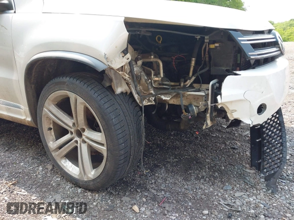 2014 Volkswagen Tiguan SEL with VIN WVGAV3AX7EW022239, listed as a IAAI auction lot 42381670 with 180,729 mi miles and . Bid and sale history available at DreamBid. Image 18.