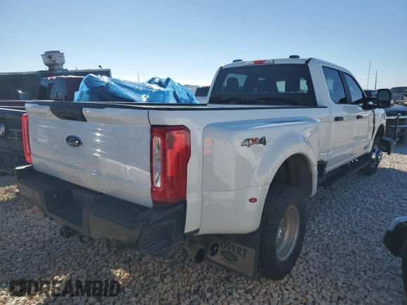 2024 Ford F-350 XL with VIN 1FT8W3DT5REC15672, listed as a Copart auction lot 42740805 with 30,713 mi miles and Salvage Title. Bid and sale history available at DreamBid. Image 3.