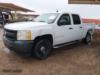 2007 Chevrolet Silverado 1500 LT w/1LT with VIN 2GCEC13C771629942, listed as a IAAI auction lot 41929505 with 200,432 mi miles. Bid and sale history available at carsss.com. Image 2.