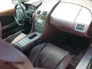 2005 Aston Martin DB9 z VIN SCFAD01A95GA00873, wystawiony jako Copart lot #63428354 z przebiegiem Nie podano mil oraz Szkody całkowita. Historia ofert i sprzedaży dostępna na DreamBid. Obrazek 8.