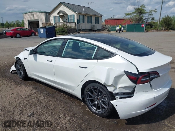 2022 Tesla Model 3 Long Range z VIN 5YJ3E1EB4NF183832, wystawiony jako IAAI lot #42085815 z przebiegiem 35 880 mil mil oraz . Historia ofert i sprzedaży dostępna na DreamBid. Obrazek 3.