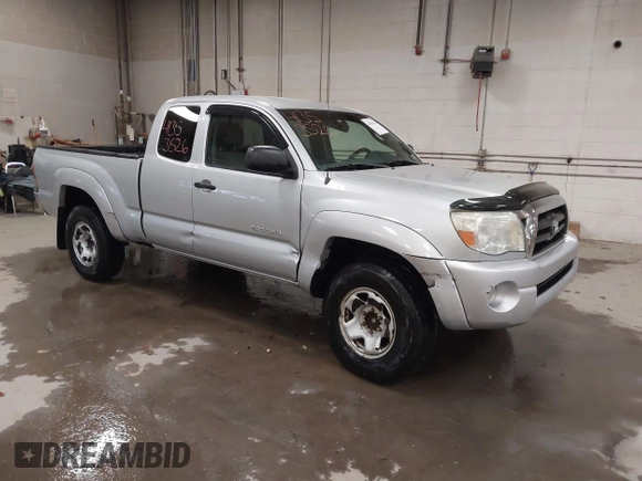 2005 Toyota Tacoma PreRunner z VIN 5TETU62N15Z064813, wystawiony jako IAAI lot #41353526 z przebiegiem 172 318 mil mil oraz . Historia ofert i sprzedaży dostępna na DreamBid. Obrazek 1.