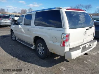 2004 Cadillac Escalade ESV with VIN 3GYFK66N54G241641, listed as a IAAI auction lot 41592387 with 1 mi miles. Bid and sale history available at carsss.com. Image 3.