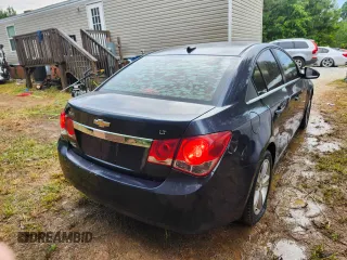 2014 Chevrolet Cruze 2LT z VIN 1G1PE5SB4E7385369, wystawiony jako Copart lot #61275315 z przebiegiem 147 444 mil mil oraz Czysty tytuł • Clean title. Historia ofert i sprzedaży dostępna na DreamBid. Obrazek 4.