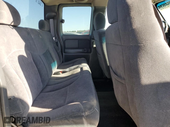 2000 Chevrolet Silverado 2500 LS z VIN 1GCFC29U7YE331000, wystawiony jako Copart lot #47569685 z przebiegiem 350 282 mil mil oraz Szkoda całkowita • Salvage title. Historia ofert i sprzedaży dostępna na DreamBid. Obrazek 11.