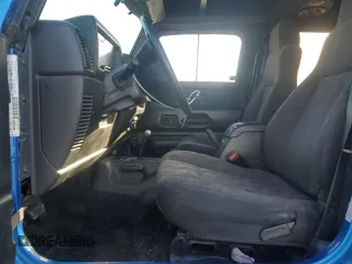 2003 Jeep Wrangler X z VIN 1J4FA39S33P320254, wystawiony jako Copart lot #52392525 z przebiegiem 206 325 mil mil oraz Szkoda całkowita • Salvage title. Historia ofert i sprzedaży dostępna na DreamBid. Obrazek 7.