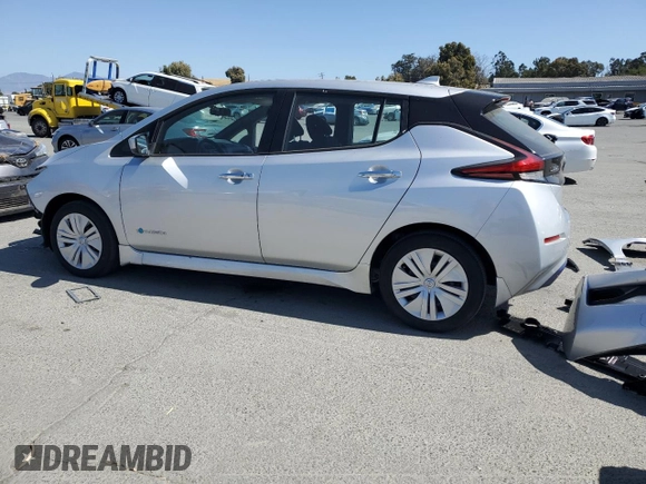 2019 Nissan LEAF SV z VIN 1N4AZ1CP1KC305958, wystawiony jako Copart lot #60573005 z przebiegiem 18 243 mil mil oraz Szkoda całkowita • Salvage title. Historia ofert i sprzedaży dostępna na DreamBid. Obrazek 2.
