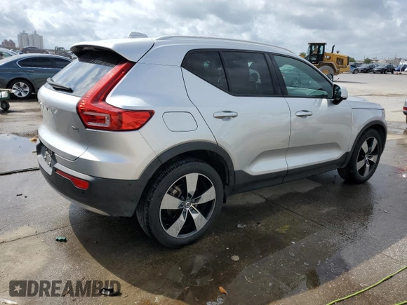 2019 Volvo XC40 Momentum z VIN YV4AC2HK4K2121194, wystawiony jako Copart lot #50720094 z przebiegiem 51 198 mil mil oraz Szkoda całkowita • Salvage title. Historia ofert i sprzedaży dostępna na DreamBid. Obrazek 3.
