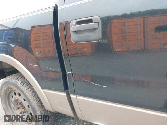 2005 Ford F-150 XLT z VIN 1FTPW12575KF06593, wystawiony jako IAAI lot #42375560 z przebiegiem 264 277 mil mil oraz . Historia ofert i sprzedaży dostępna na DreamBid. Obrazek 12.