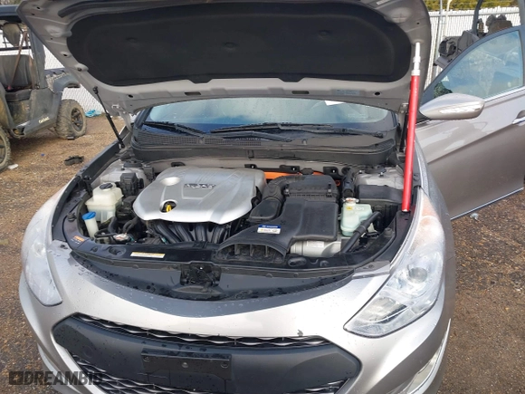2013 Hyundai Sonata Hybrid with VIN KMHEC4A41DA092477, listed as a IAAI auction lot 41453656 with 124,804 mi miles. Bid and sale history available at carsss.com. Image 10.