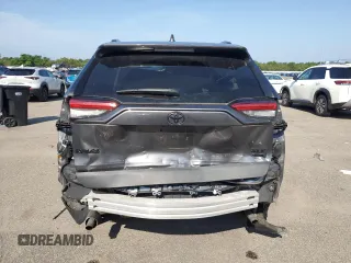 2021 Toyota RAV4 XLE z VIN 2T3P1RFV8MC202347, wystawiony jako Copart lot #66336895 z przebiegiem 33 722 mil mil oraz Szkoda całkowita • Salvage title. Historia ofert i sprzedaży dostępna na DreamBid. Obrazek 6.