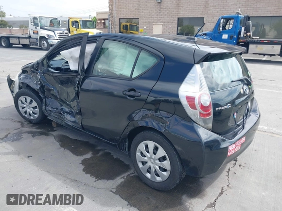 2014 Toyota Prius One z VIN JTDKDTB33E1569335, wystawiony jako IAAI lot #42483772 z przebiegiem Nie podano mil oraz . Historia ofert i sprzedaży dostępna na DreamBid. Obrazek 3.