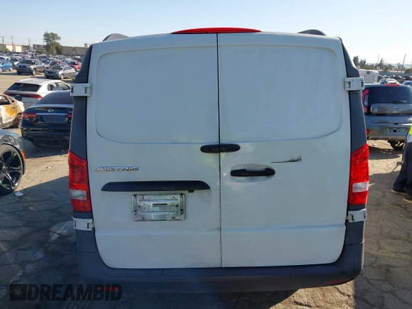 2016 Mercedes-Benz Metris Cargo z VIN WD3PG2EA1G3100067, wystawiony jako IAAI lot #41637257 z przebiegiem 571 601 mil mil oraz . Historia ofert i sprzedaży dostępna na DreamBid. Obrazek 16.
