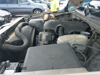 2004 Chevrolet Silverado 1500 Z71 z VIN 2GCEK13T041396209, wystawiony jako IAAI lot #42779363 z przebiegiem 360 152 mil mil oraz . Historia ofert i sprzedaży dostępna na DreamBid. Obrazek 12.