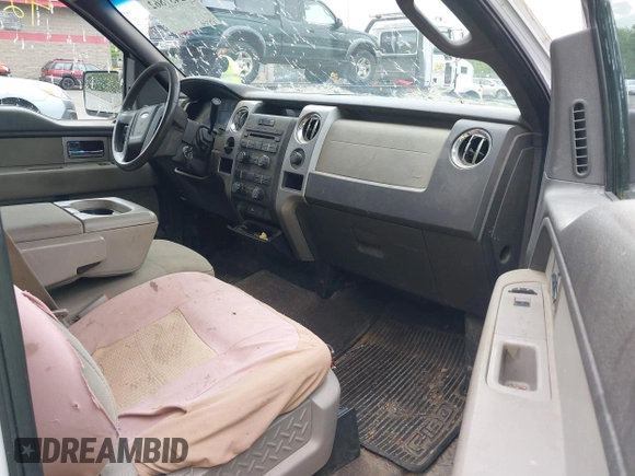 2009 Ford F-150 XL с VIN 1FTRF12899KB32240, выставлен на аукционе IAAI как лот 42437862 с пробегом 174 045 миль миль и . История ставок и продаж доступна на DreamBid. Изображение 5.