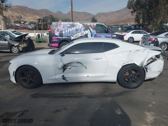 2018 Chevrolet Camaro 1LT with VIN 1G1FB1RX6J0189676, listed as a IAAI auction lot 41473754 with NaN miles. Bid and sale history available at carsss.com. Image 14.