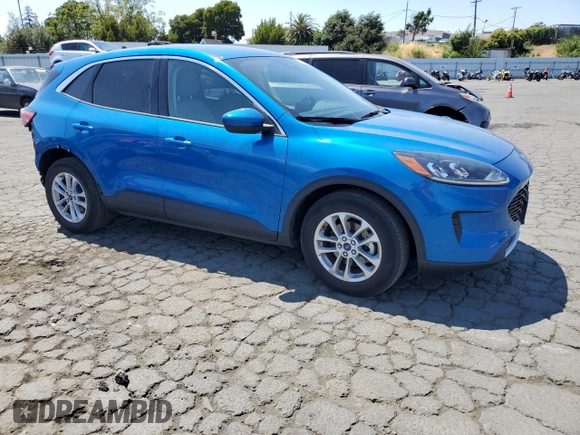 2020 Ford Escape SE with VIN 1FMCU0G6XLUB06394, listed as a Copart auction lot 60331935 with 16,135 mi miles and Salvage title. Bid and sale history available at DreamBid. Image 4.