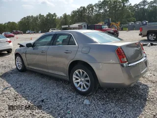 2014 Chrysler 300 z VIN 2C3CCAAG0EH157167, wystawiony jako Copart lot #54758765 z przebiegiem 107 138 mil mil oraz Szkoda całkowita • Salvage title. Historia ofert i sprzedaży dostępna na DreamBid. Obrazek 2.