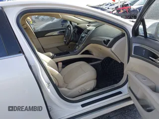 2017 Lincoln MKZ Hybrid Premiere с VIN 3LN6L5KU1HR631619, выставлен на аукционе IAAI как лот 39746492 с пробегом Не указан миль и . История ставок и продаж доступна на DreamBid. Изображение 5.
