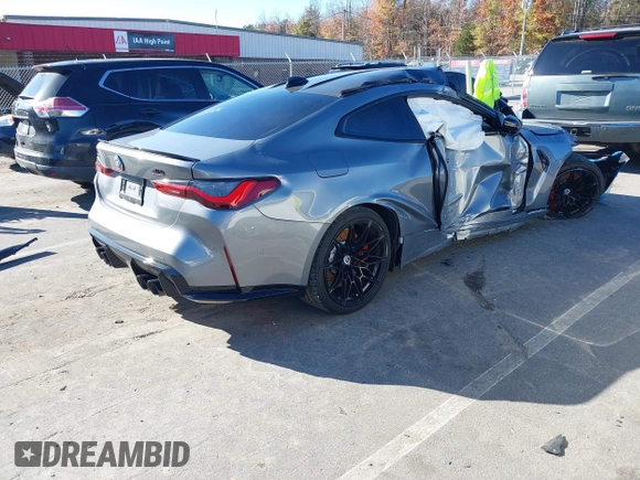 2023 BMW M4 Competition xDrive с VIN WBS43AZ01PCM48086, выставлен на аукционе IAAI как лот 40899240 с пробегом 9 597 миль миль и . История ставок и продаж доступна на DreamBid. Изображение 4.