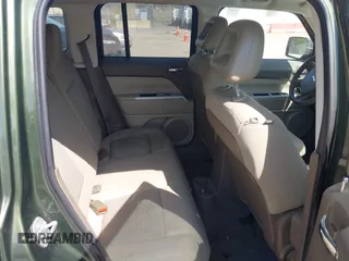 2008 Jeep Patriot Sport with VIN 1J8FF28W98D785130, listed as a IAAI auction lot 42069574 with 180,092 mi miles. Bid and sale history available at carsss.com. Image 8.