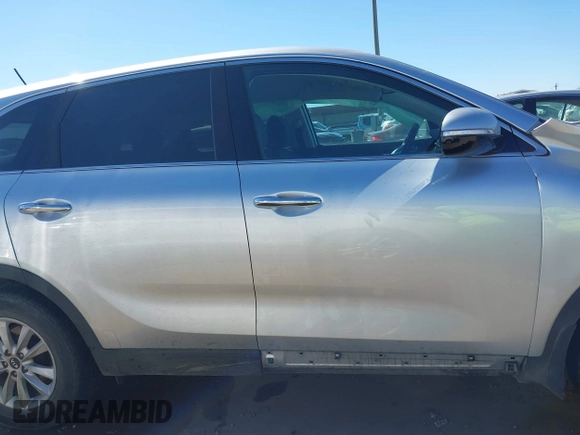 2019 Kia Sorento LX with VIN 5XYPG4A36KG579616, listed as a IAAI auction lot 41472626 with 110,078 mi miles. Bid and sale history available at carsss.com. Image 14.