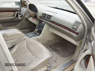 1999 Mercedes-Benz S 320/430/500 z VIN WDBGA43G3XA425985, wystawiony jako IAAI lot #42376647 z przebiegiem 217 736 mil mil oraz . Historia ofert i sprzedaży dostępna na DreamBid. Obrazek 5.
