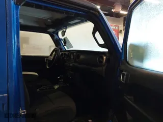 2021 Jeep Gladiator Sport S with VIN 1C6JJTAG2ML575727, listed as a IAAI auction lot 41382704 with 1 mi miles. Bid and sale history available at carsss.com. Image 5.