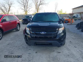 2013 Ford Police Interceptor Utility z VIN 1FM5K8AR6DGB35083, wystawiony jako IAAI lot #42049075 z przebiegiem 188 856 mil mil oraz . Historia ofert i sprzedaży dostępna na DreamBid. Obrazek 12.