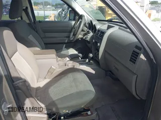2007 Dodge Nitro SXT z VIN 1D8GT28K17W530705, wystawiony jako IAAI lot #42456213 z przebiegiem 217 175 mil mil oraz . Historia ofert i sprzedaży dostępna na DreamBid. Obrazek 5.