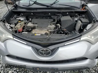 2017 Toyota RAV4 LE z VIN 2T3BFREVXHW547834, wystawiony jako Copart lot #57886525 z przebiegiem 97 586 mil mil oraz Szkoda całkowita • Salvage title. Historia ofert i sprzedaży dostępna na DreamBid. Obrazek 12.