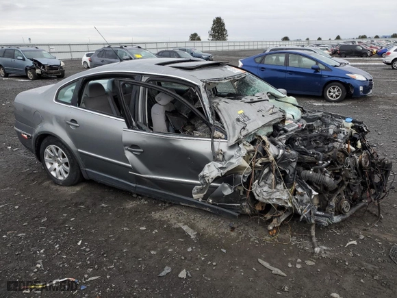 2003 Volkswagen Passat GLS with VIN WVWPD63B63P033986, listed as a Copart auction lot 43545515 with 0 mi miles and Salvage Title. Bid and sale history available at carsss.com. Image 4.