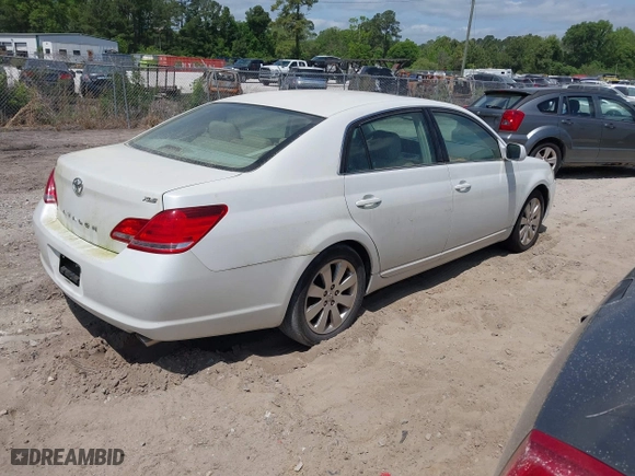 2005 Toyota Avalon XL with VIN 4T1BK36B65U045629, listed as a IAAI auction lot 42093132 with 133,157 mi miles. Bid and sale history available at carsss.com. Image 4.
