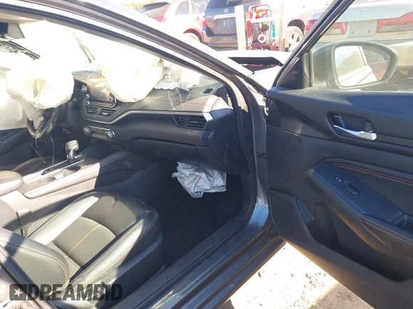 2019 Nissan Altima 2.5 SR with VIN 1N4BL4CV2KC218687, listed as a IAAI auction lot 41020050 with 69,270 mi miles. Bid and sale history available at carsss.com. Image 5.