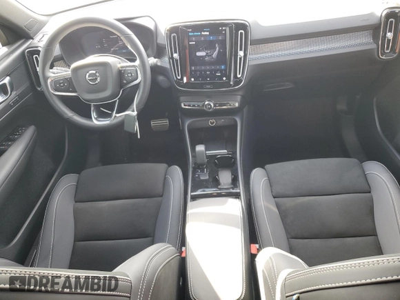 2022 Volvo XC40 Twin Plus z VIN YV4ED3UR5N2709889, wystawiony jako Copart lot #81162434 z przebiegiem 22 636 mil mil oraz Szkoda całkowita • Salvage title. Historia ofert i sprzedaży dostępna na DreamBid. Obrazek 8.
