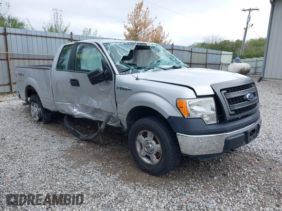 2014 Ford F-150 XL with VIN 1FTEX1EM2EFB00107, listed as a IAAI auction lot 40443721 with 121,674 mi miles and . Bid and sale history available at carsss.com. Image 1.