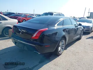 2012 Jaguar XJ XJL z VIN SAJWA2GB2CLV24457, wystawiony jako IAAI lot #42178795 z przebiegiem 133 050 mil mil oraz . Historia ofert i sprzedaży dostępna na DreamBid. Obrazek 4.