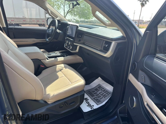 2022 Ford Expedition XLT with VIN 1FMJU1HT0NEA49153, listed as a Copart auction lot 49749895 with 26,537 mi miles and Clean Title. Bid and sale history available at carsss.com. Image 5.