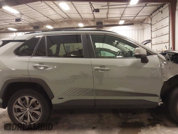 2023 Toyota RAV4 Hybrid XLE Premium z VIN 4T3B6RFV0PU118506, wystawiony jako IAAI lot #41972785 z przebiegiem 16 496 mil mil oraz . Historia ofert i sprzedaży dostępna na DreamBid. Obrazek 14.