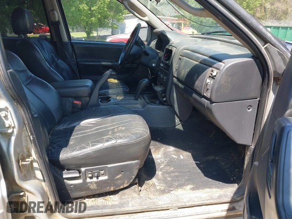 2004 Jeep Grand Cherokee Laredo with VIN 1J4GW48S74C260968, listed as a IAAI auction lot 42050628 with 192,602 mi miles. Bid and sale history available at carsss.com. Image 5.