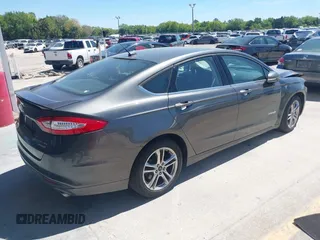 2016 Ford Fusion SE Hybrid with VIN 3FA6P0LU3GR127121, listed as a IAAI auction lot 41840795 with 88,281 mi miles. Bid and sale history available at carsss.com. Image 4.