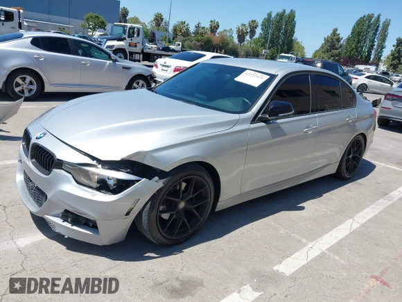 2013 BMW 3 Series 328i z VIN WBA3C1C58DF438492, wystawiony jako IAAI lot #42227575 z przebiegiem 110 497 mil mil oraz . Historia ofert i sprzedaży dostępna na DreamBid. Obrazek 17.