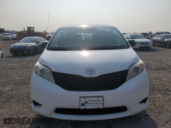 2013 Toyota Sienna L z VIN 5TDZK3DC7DS289663, wystawiony jako Copart lot #59146295 z przebiegiem 124 876 mil mil oraz Szkoda całkowita • Salvage title. Historia ofert i sprzedaży dostępna na DreamBid. Obrazek 5.